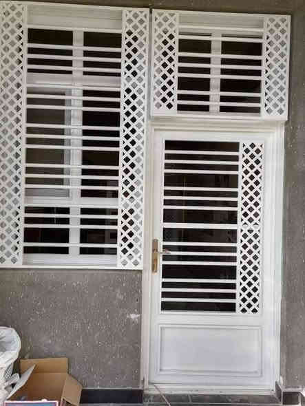 صباغ متفرغ صبغ وتنظيف الشبابيك والابواب بأسعار مناسبة ***********
