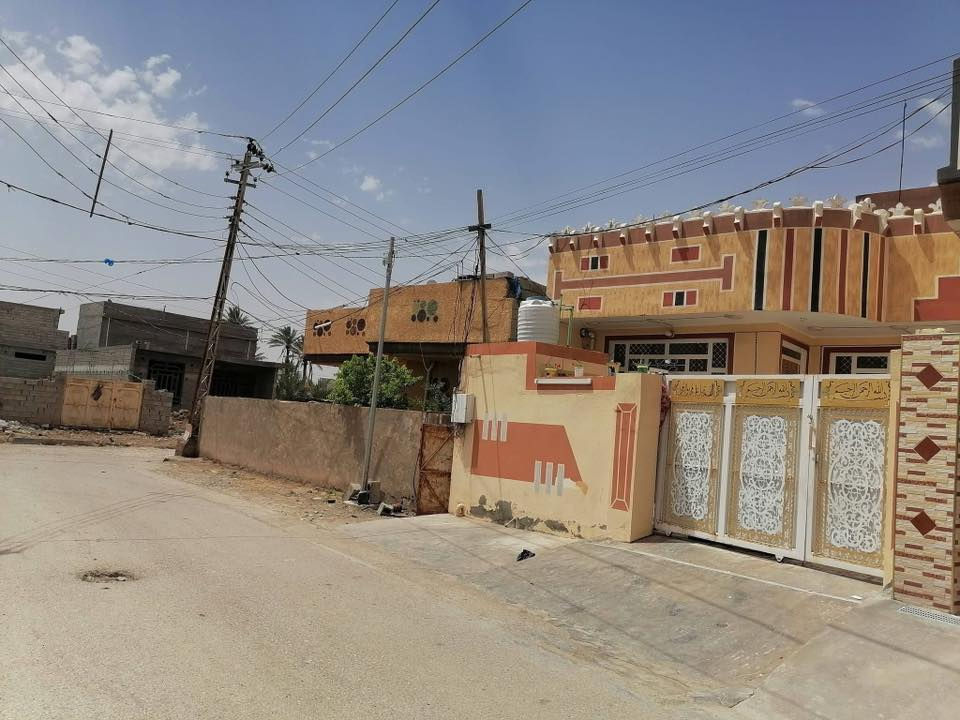 سلام عليكم  مشتمل 125 متر شارع بيت شلاكه ثاني بيت ركن بناء حديث درجه اولى كامل فول رقم واحد اي نقص مابي استقبال 6ونص ب4غرفه نوم 5ب4 مطبخ وصاله وترك كبير خلفي وصحيات خارجيه وطرمه تلزم سيارتين سعر50وبي مجال بسيط ***********
