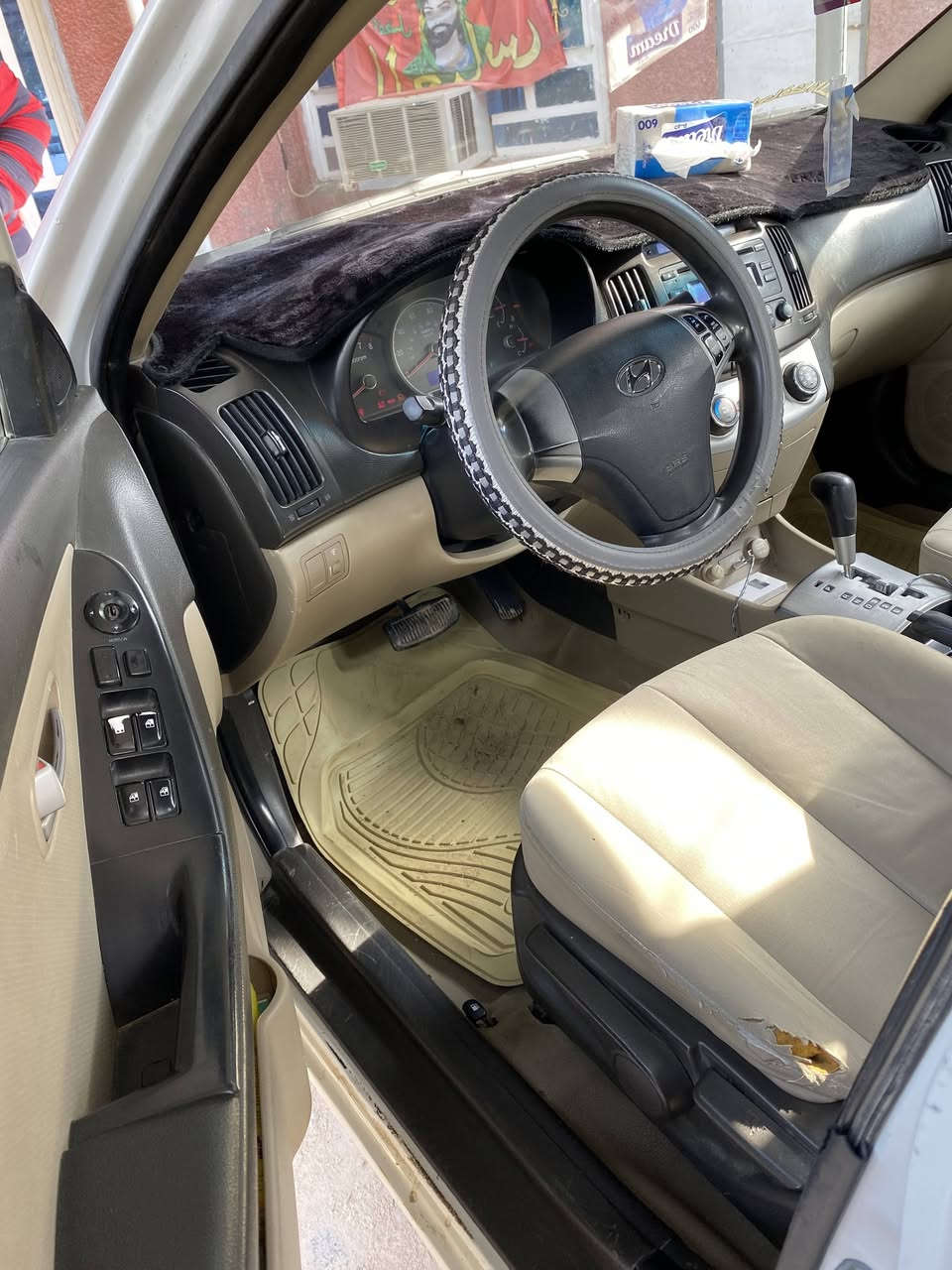 السلام عليكم 
النترا 8امريكي
محرك 2000
فول مواصفات سياره 
ضربه جاملغ خلفي وبيه قطع صبغ ابيع حزام 
رقم بغداد سنويه ل27شرررط التحويل 
تخم تاير جديد 
دواخل جديده 
تبريد +فريز جديد ثلج 
كهربايات كله شغاله 
محرك بي خيط بخار 
صدر امامي خلفي مبدله باقي بس المشط بي طكطه 
مكاني واسط الصويره طريق المطار ***********
