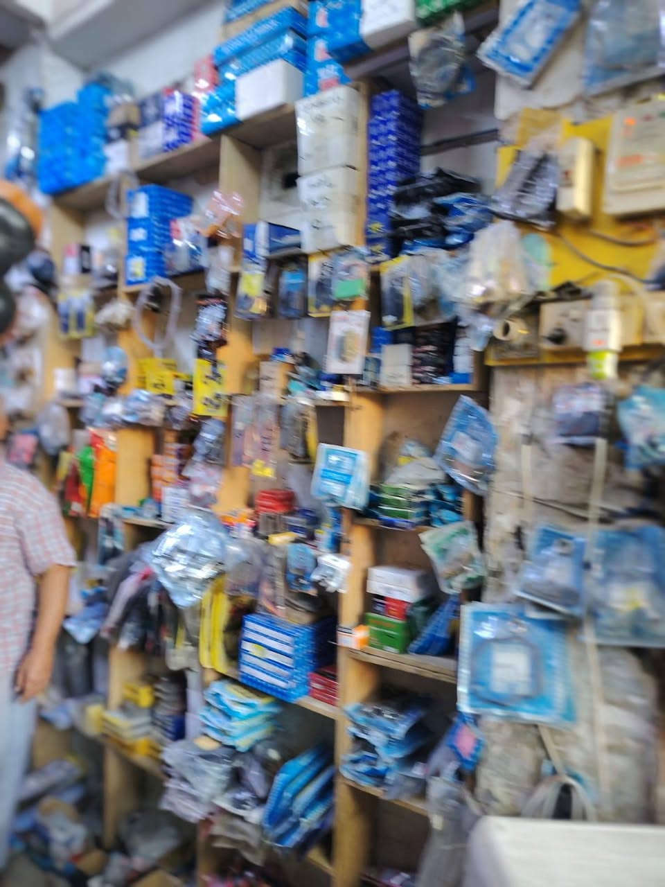 السلام عليكم بضاعه محل للبيع يحتوي على ادوات سيارات ادوات دراجات ومواد كهربائيه وانشائيه وصحيه وبوربنيات متنوعه وقوايش مختلفه عنوان حي العامل الاولى شارع ٣٠ مقابل محطه كلاكسي رقم الهاتف *********** غير متواجد علفيس  سيد ابو احمد الاعرجي
