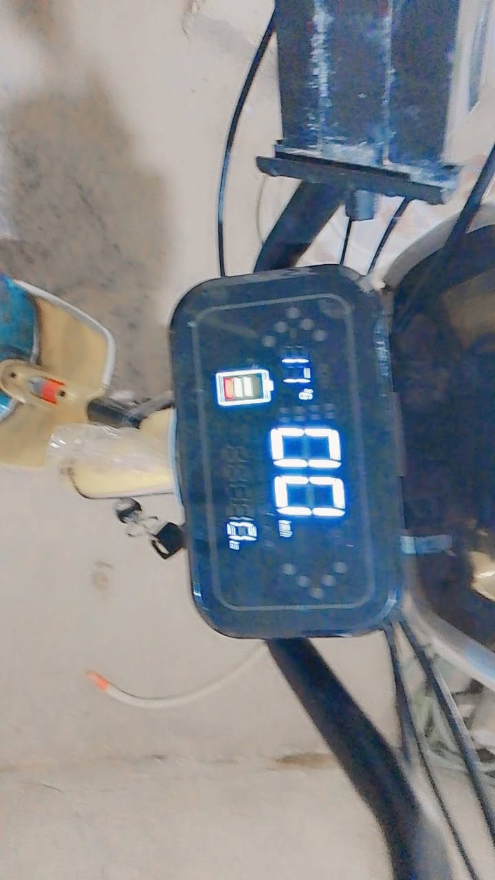 سلام عليكم بايسكل شحن لبيع بايسكل كامل ما عوزه كل شي بس كفر بطاريته جديده اربع سرع السعر 130 بي مجال  قليل استفسار عله هاذه الرقم *********** خاص موجود
