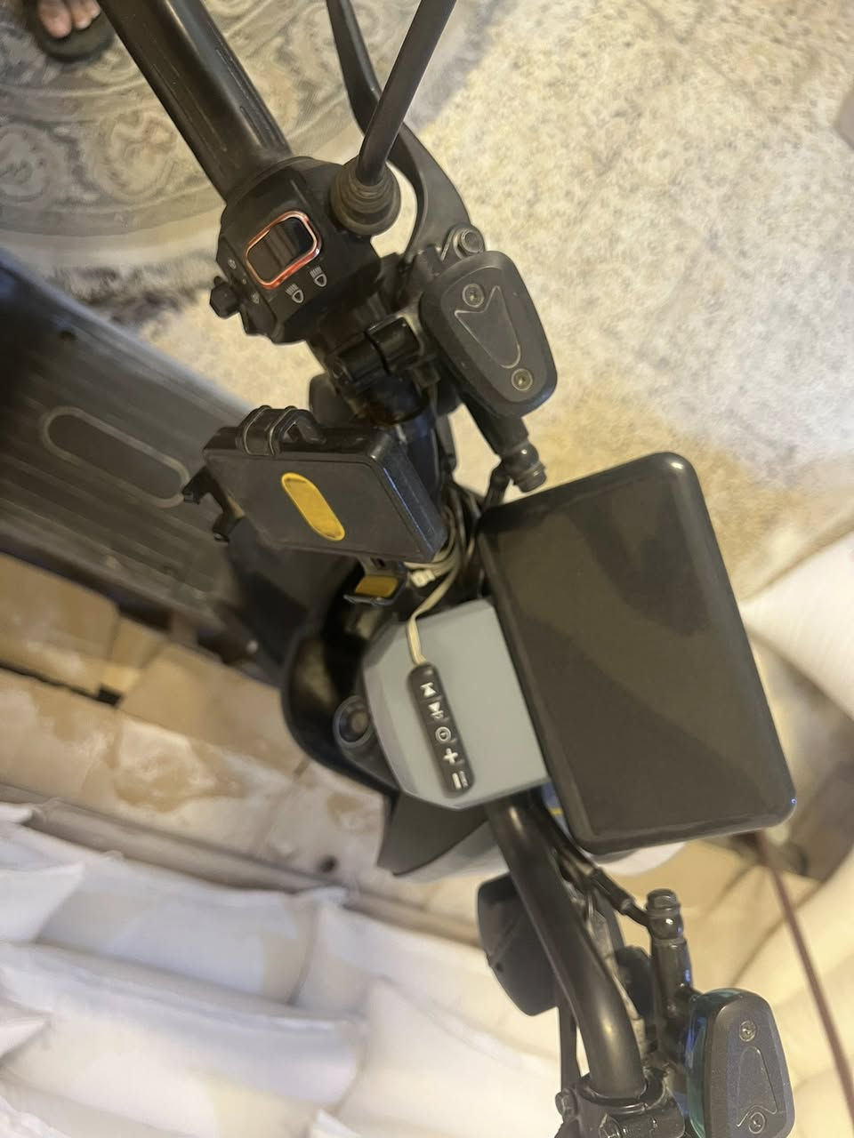 السلام عليكم 
R9 
للبيع بطاريات زينات مو جدد بس زينات
دراجه شغاله ومابيها شي 
جانت متروكه 
كهربائيات شغاله 
يرادلها ترتيب 
السله مالتها موجوده 
مكاني كراده 
***********
السعر ٣٠٠ وبي مجال
