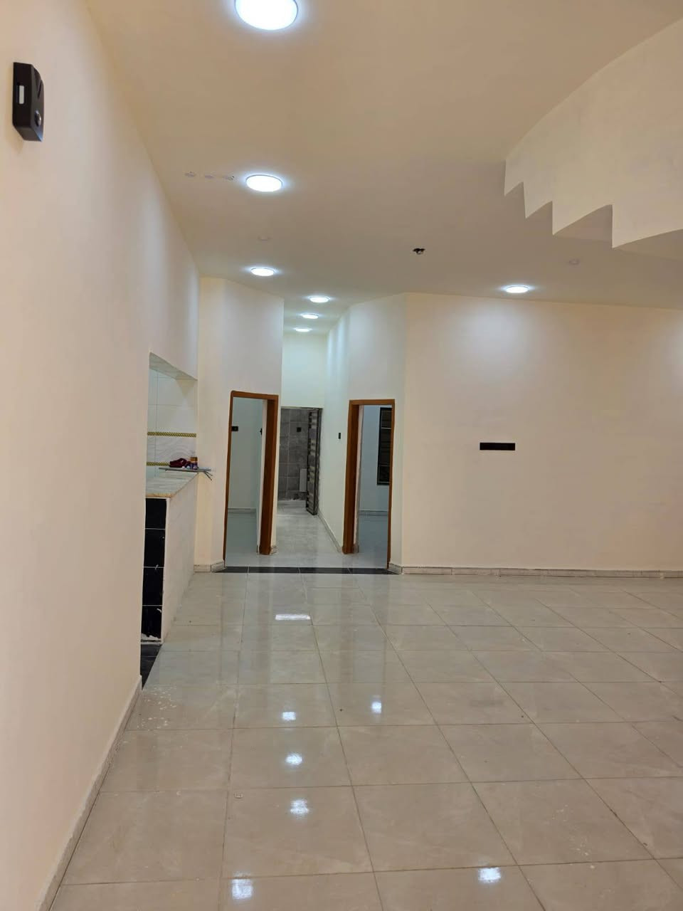 🏡 يتوفر دار سكن للبيع ✨

📐 المساحة 200 متر
💰 السعر جداً مناسب بالنسبة للموقع

📄 طابو ملك صرف زراعي عراقي سند 25
🏗️ البيت زيرو بناء درجة أولى 💯💯

يحتوي البيت على:
🛏️ غرفتين نوم
🛋️ صالة كبيرة
🍴 مطبخ مفتوح على الصالة
🪑 ديوان معزول
🚿 صحيات داخلية وخارجية
📦 بيتونة كبيرة تستخدم مخزن
🚗 كراج كبير

📍 موقع الدار:
خلف سوق أبي الخصيب مباشرة
خلف جامع سيد علي

⚡ جميع الخدمات متوفرة:
💧 ماء
⚡ كهرباء
🏫 مجاور مدارس سوق أبي الخصيب
🏥 يبعد دقيقتين عن مستشفى أبي الخصيب العام

✨ موقع ممتاز جداً يصلح للسكن أو عيادة طبية

🏗️ البناء درجة أولى
⚡ حتى نقاط الكهرباء بيهن ضمان 25 سنة

💰 السعر 150 مليون قابل للتفاوض

للاستفسار أكثر يرجى التواصل أو زيارة مكتبنه:
📞 ***********
📞 ***********

مكتب ساني للاستثمار العقاري 🤍
