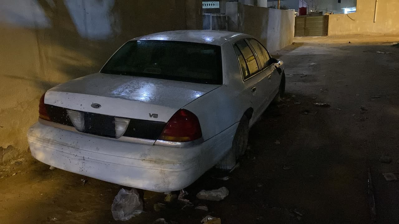 كراون فكتوريا 2006 
سياره نظيفه وحلوه 
نواقصها فيشة عقل
سكن 
تايرات 
غير هذا ما بيها كير محرك جديد 
بعدني ما مرقمها تترقم بغداد 
السعر مناسب جدا 38 ورقه وبيها مجال قليل
ما متواجد على فيس اتصل ***********
