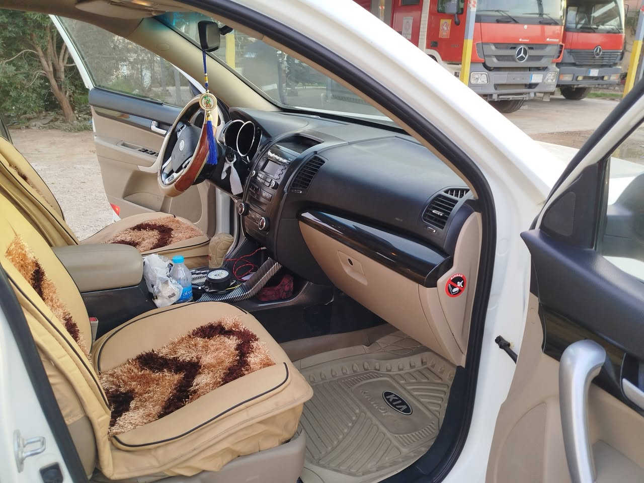 مكلف بالنشر
سورنتو للبيع 2012 خليج بصمه بنرامه مري شفط 

حار جاملق الأيمن 
بارد جاملق الخلفي 
للاستفسار ***********
