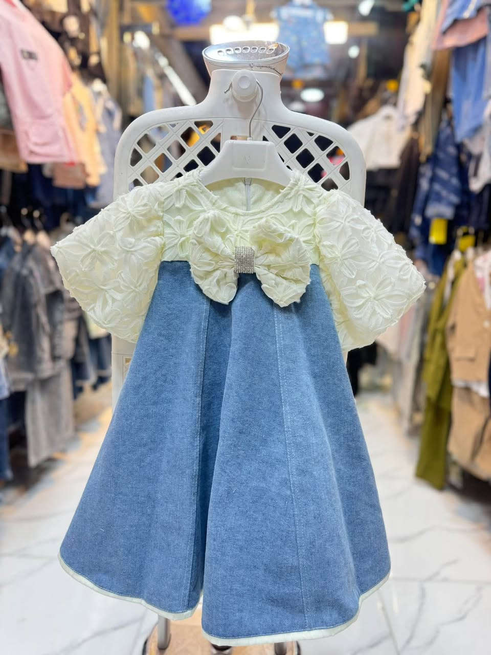 سوتات وفساتين العيد حديثاً
خلي اطلالت اولادك مميزه بهذا العيد❤️

أزياء تالين 

العنوان المسيب شارع الكراج مقابيل فلافل وشاورما الباخره ⬇️

📞***********
