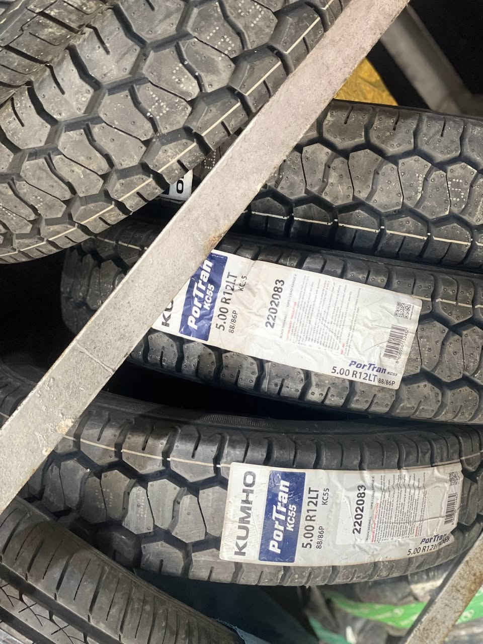 السلام عليكم
متوفر تاير جديد كافه القياسات والاحجام 

كوري تايلندي صيني انتاج حديث 

واسعار جمله 

فتح وشد داخل المركز مجاني 

العنوان مدخل الشباب مقابيل حسينه حواس 

الرقم ***********
