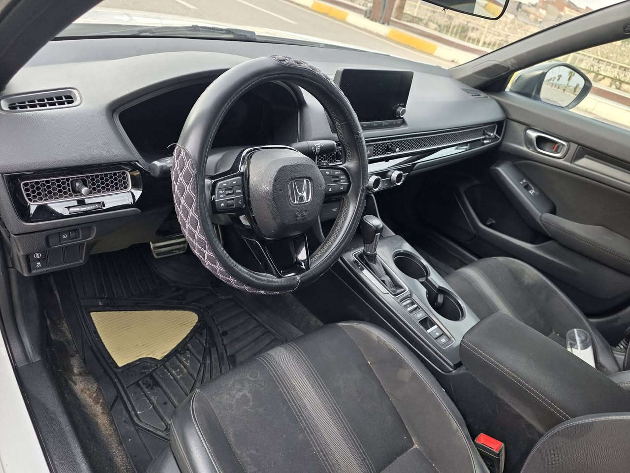 السلام عليكم سياره هوندا سيفنك للبيع رقم بغداد موديل ٢٠٢٣ سياره باسمنه ماشيه ٣٩  تحويل ثاني يوم مكينه ٢٠٠٠سياره بصمه تحكم ويل كب شاشه كامره خلفيه ضرر صبغ بنيد وجاملغ بدون شاصي.  السعر ١٤٥
رقمي ***********
العنوان بعقوبه تحرير
