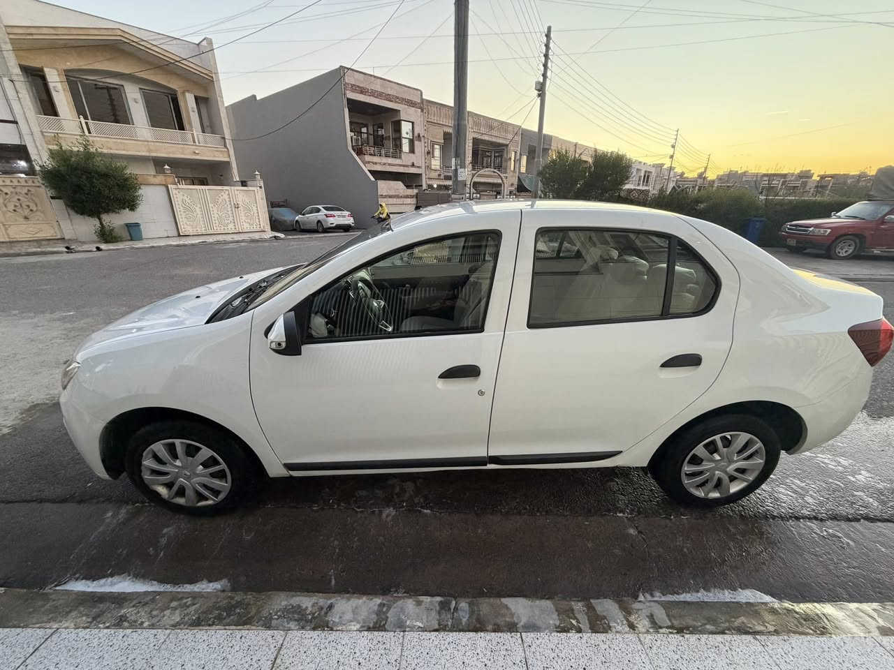 السلام عليكم رينو سيمبول موديل 2020 محرك 1600 كير 4نمر اوتوماتيك و عادي ماشية 77 ألف سنوية بأسمي التحويل ثاني يوم رقم أربيل و موقعها أربيل سيارة نظيفة استخدام الحجية بس قطعة وحدة الجاملغ اليمين تبريد و تدفئة فول كير و مكينة مكفولات الصدر الأمامي و الخلفي كلشي مابيهن شرط الفحص السعر 90وبيها مجال للطيبين للتواصل واتساب : ***********
