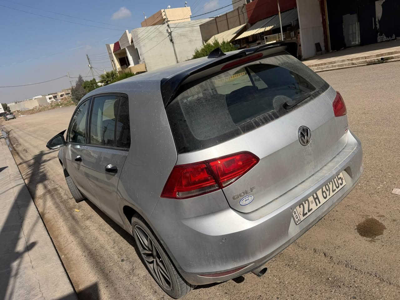 ڤولكس واگن گۆڵف TSI
2015 مەکینە ١٤ و تۆڕبۆ سەیارەکی زۆر خاوێن رەقەم فەحس و هەززە ژینگەو ڕێگابان هەموی نوێیە. سەنوی تاوەکووومانگی ٥  ٢٠٢٧ نوێیە تەنیا یەک بست بۆنیتی سبوغە بەبێ ژوورێ و بەبێ ناو گرتن رەسمی سونەریشدانراوە تەقەو رەقەی هەموو شتێکی بەشەرت دینار مەسرەفی تیانییە .نرخى ١١٣ وەرەقەو مەجال 
شوێن هەولێر
*********** أربيل, العراق
