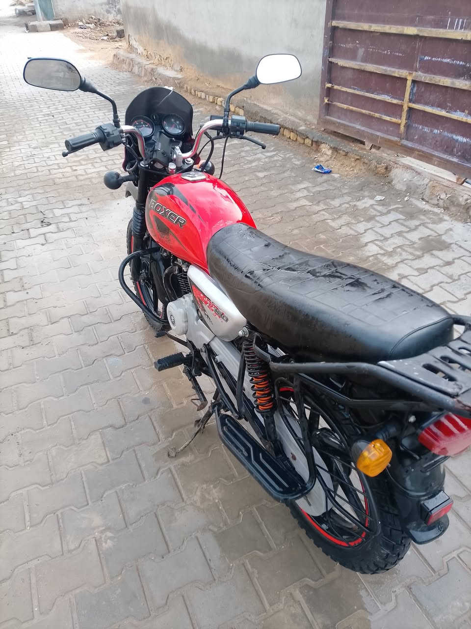 سلام عليكم شباب بوكسر نضيفه مال حجي من شغل ل بيت لوحات انكليزي وين متريد احولك مديل 21 رقم الهاتف ***********
