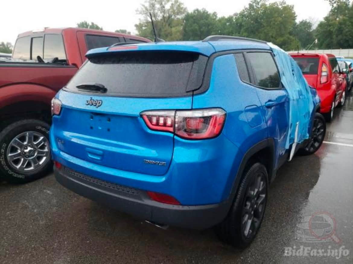 جيب كومباسLimited.  2021 وارد أمريكي 
رقم اربيل سنوية بأسمي
 الموصفات :
تشغيل عن بعد 
ماشيه  37km فقط يعني 23ميل
بصمه + بيبان دخول ذكي 
كشنات جلد كهربائي 
مثبت سرعه + قياده ذاتيه 
4 مودات قياده 
كأمراه دوراه 360ْ درجه  
دشبول لونين 
اوتو ستوب 
شاشه كبيره 
هندبريك اوتو 
تحكم ستيرن جهتين 
تبريد قطعتين 
فور ويل 4*4   
الضرر :كما موضح بالصور
السعر : 135 وبيهه مجال 
العنوان: بغداد حي الجامعة
التواصل :***********
