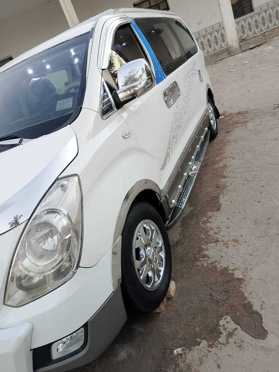 السلام عليكم ستاركس للبيع موديل 2013 مفتوح ومحور مسكر سبلاين اوتماتيك رقم بصره سيارة جاهزه من كلشي بيه صبغ احزام جماليه اثر تشليع بدون ضربه سعر 158 رقمي ***********
