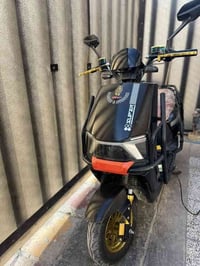 للبيع دراجه شحن نوع سكنس مضلع دراجه موديل 2025 تجي 4 نمر 6 باتري الكبا...