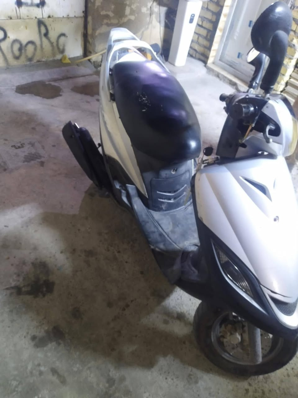 السلام عليكم ماكس 140 للبيع مكينه حلوه لا تنقص ولا. تبخر عليه صالنصه رياضي كلجات جدد قايش جديد  كهربائياته يرادله ترتيب 
نواقصه دبل امامي وبوربرنات 
وكهربائيات ترتبه فقط تايرات جدد امامي خلفي
كفراته كله مختمه ختم واحد 
السعر 275 وبيه مجال الحسينيه 
***********
