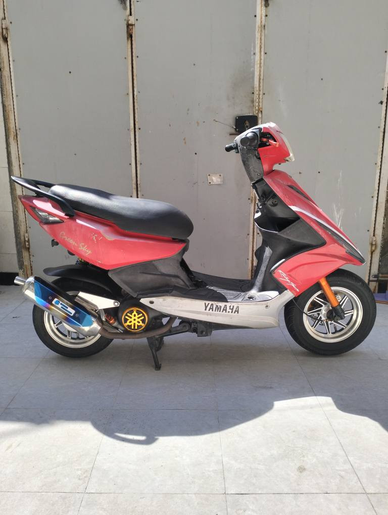 للبيع او مراوس ماكس مضلع على كل مضلع مكينه 55 مال مزامط 120 مثل الورد كلها بلاد ختم واحد ويا المكينه كهربائيات كلها شغاله لايت عالي ناصي سكنات اشاير سلف بك لايت حساسات بريك قفل ستيرن قفل جوزه قفل جنطه بدون نقص برغي 
بيها صدر RPM
وياله نجمه 
كزوز صجمي 
قبق فلاوين
قطرة دهن TOPO
يدات بريك KOSO
الدراجه مال مزامط تجي تطلع بيها وتحكم مابيها اي نقص سعرها 800 وبيها مجال قليل مكاني البصرة ابو الخصيب *********** ليشوف روحه يكرك هواي لايوصل يمي البصرة, العراق
