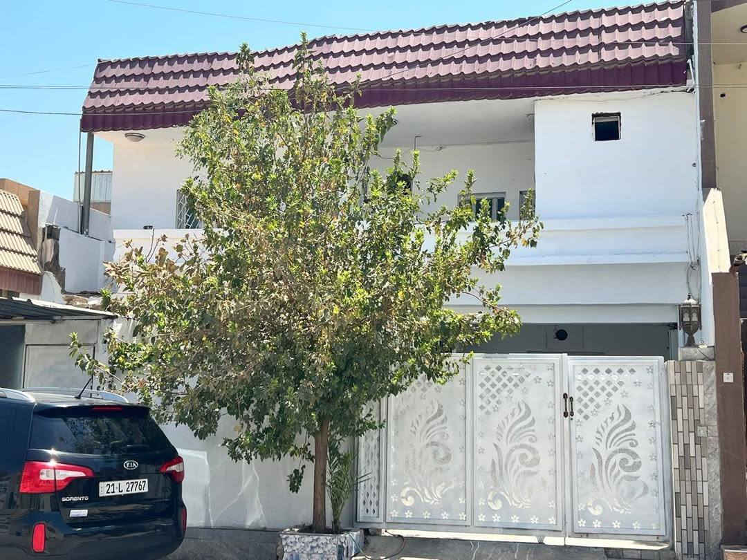 بيت طابو بأسم شخص واحد ٢٠٠ متر طابقين
الطابق الاول
٢ غرفه نوم
استقبال
هول
مطبخ حار وبارد
صحيات
طابق الثاني
٣غرف نوم
هول
مطبخ
+٢ صحيات

ملحقات محل خارج الدار

السعر ١٤٠ مليون وبي مجال
عنوان حريه خلف الملعب موقع مميز قريب على السوگ وعلى شارع العام الاستفسار مراجعة مكتب الصالح للعقار كركوك حي النصر شارع الوسط
***********
***********
