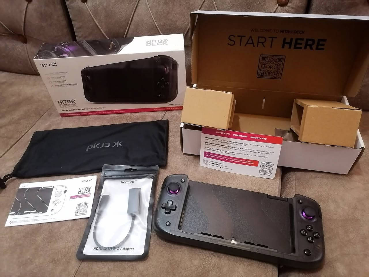 هذا منتج اسمه Nitro Deck من شركة CRKD⁠�، وهو عبارة عن هيكل/يد تحكم احترافية لجهاز Nintendo Switch ونسخة OLED.
❤️🔱 Nitro Deck,

✨ للمعتمدين ✨ 

قطعه جديد بلكارتونه...

-----------------------------------------------

الإصدار: Clear Black Edition (شفاف أسود)

وظيفته: يحول السويتش إلى جهاز محمول أكثر راحة وتحكمًا

يدعم: Switch العادي وOLED

مميزات مكتوبة على العلبة:

Hall Effect Sticks مقاومة لمشكلة الانجراف (Stick Drift)

تصميم مريح لليد

Docked Mode

محول HDMI مرفق

ملاحظة: الجهاز نفسه غير مرفق (“Console not included”)

هذا النوع مشهور لأنه يعطي:

قبضة أفضل من Joy-Con الأصلية

أزرار وعصي تحكم أدق

راحة أكبر للألعاب الطويلة

إحساس قريب من يد تحكم احترافية

السعر 55 الف مع التوصيل ✨

للحجز والاستفسار على خاص

هذا منتج اسمه Nitro Deck من شركة CRKD⁠�، وهو عبارة عن هيكل/يد تحكم احترافية لجهاز Nintendo Switch ونسخة OLED.

هذا منتج اسمه Nitro Deck من شركة CRKD⁠�، وهو عبارة عن هيكل/يد تحكم احترافية لجهاز Nintendo Switch ونسخة OLED.


**إذا كنت صاحب هذا الإعلان وتريد حذفه لأي سبب، رجاءا أرسل رسالة إلى الدعم الفني**