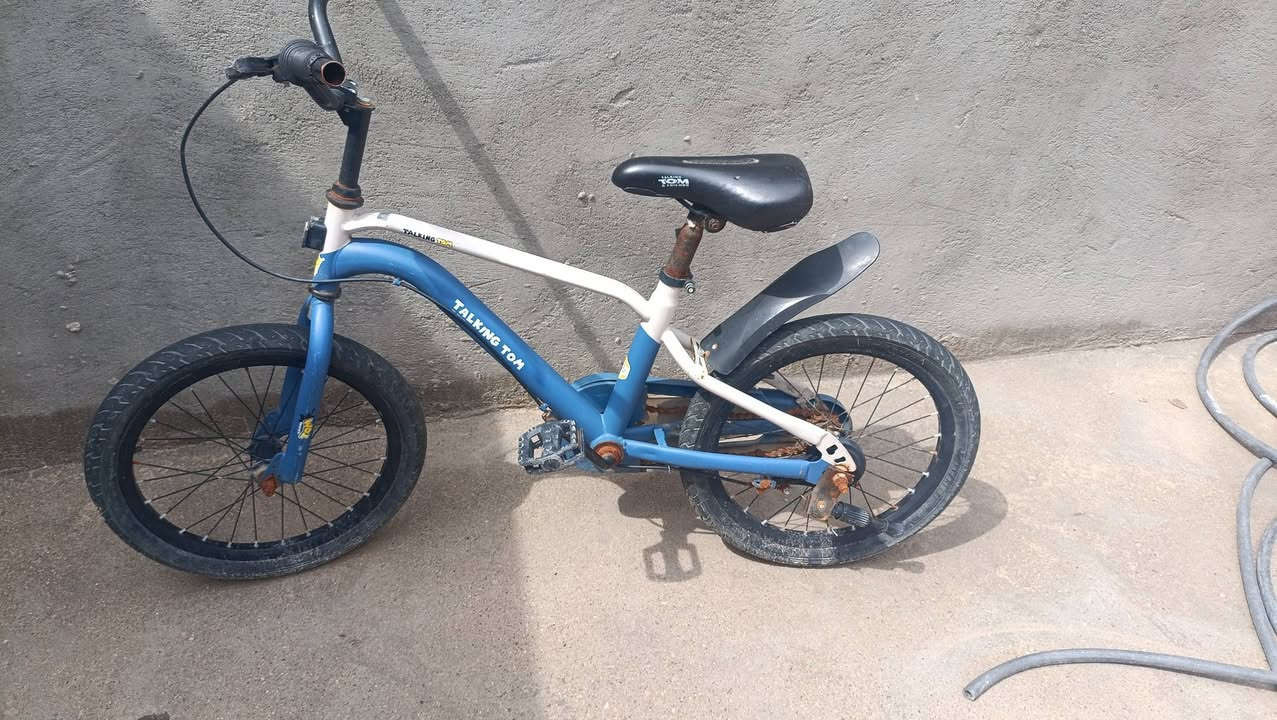 بايسكل حجم  16 
نظيف مشكلته بس الزنجيل 
سعره 60


**إذا كنت صاحب هذا الإعلان وتريد حذفه لأي سبب، رجاءا أرسل رسالة إلى الدعم الفني**