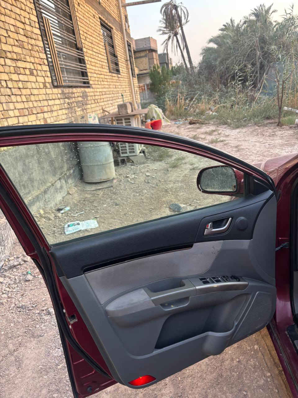 السلام عليكم 
سياره ام كراند لون احمر رقم كركوك مشروع وطني 
السياره جاهزه من كلش حداديه وتبريد وتدفه وتايرات 
وبيهه فتحه وكشنات جلد رصاص واني مغلفهم 
سعر السياره 50 ورقه وبيهه مجال بسيط مكان السياره 
البصره ورقم النقال ***********
