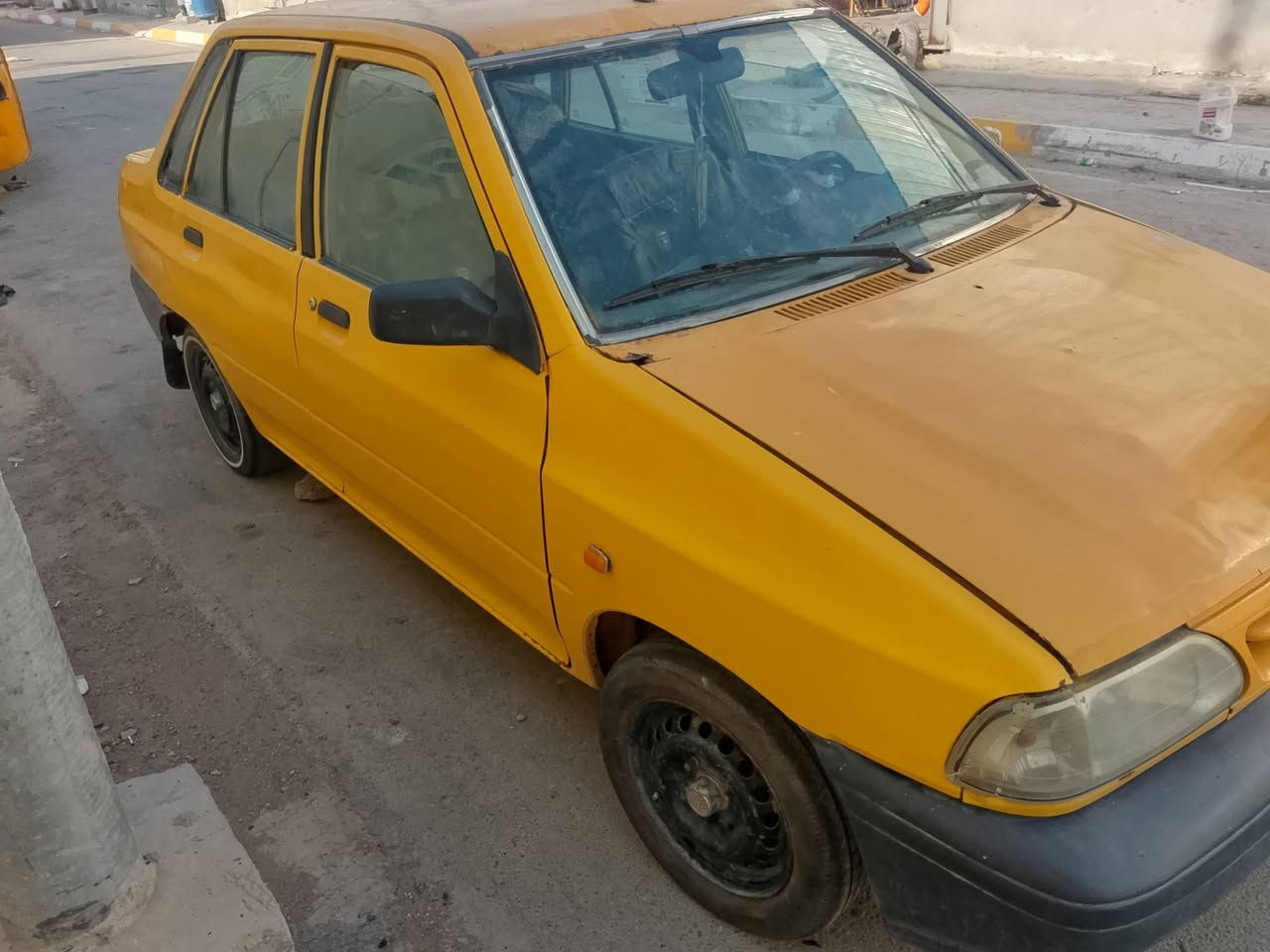 السلام عليكم سايبه للبيع موديل 2011رقم واسط السعر 17ورقه وبيه مجال لاتصال على الرقم ***********
