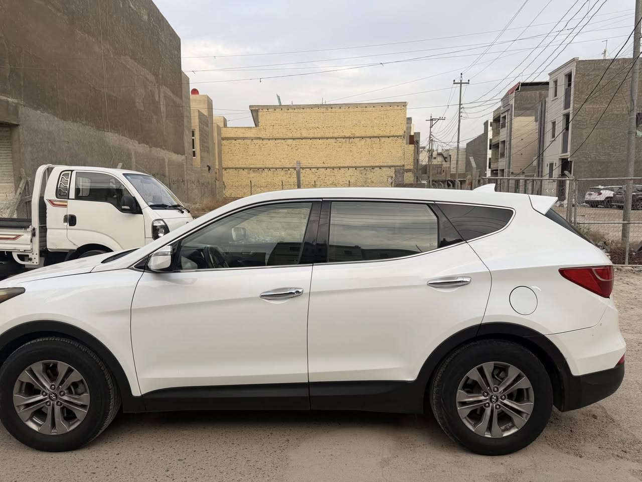 سنتافيه موديل 2013
وراد امريكي جاملغ امامي مصبوغ+الخالفي مصبوغ
سياره فول موصفات واحد على واحد
4سلندر
سنويه غير صاقطه 
كشنات كهربائيه تدفئه
بونراما***********
رقم الاماني بغداد
موقع السياره بغداد الغزاليه
