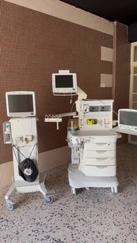 باله المانيا عربة تخدير نوع GE فنتليتر نوع GE عدد ساعات عمل قليل جداا ...