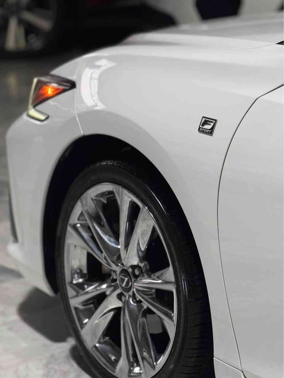 لكزز F SPORT  ES350  2021 

Full مواصفات 
السياره كفاله من الصبغ 
بيها فقط PDR  بالجاملغ 

ماشيه 31.000M
‎سلايت 
داتا شو 
سماعات Mark Levinso
كشنات تبريد وتدفئه 
كشنات ميموري وكهرباء
لايت 3 عدسات 
صندوق كهربائي
وضعيات قياده  سبورت  وايكو ونورمال 
شفتات ستيرن 
رادار امامي خلفي 
نقط عمياء 
تحديد مسار 
كيج الكتروني 
اوتو هولد
هاندبريك بصمه 
وبعد بيها مواصفات 

السعر. 385 ومجال بسيط 

السياره لوك جديده 
وشايف خيرها للي ياخذها 

مكان دهوك 
***********
واتساب دهوك, العراق
