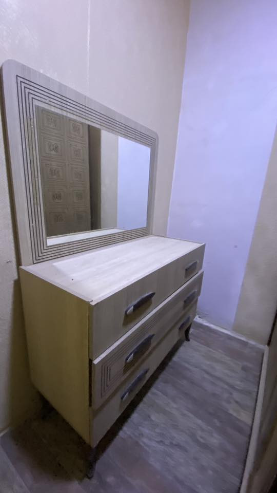 غرفةً نوم تركي  للبيع
حالة جيدة
٦ قطع
موجودة في بحركة

السعر ٥٠٠ وبيها مجال

نوعها خشب ثقيل وليس كبس فارغ 
شكلها مميز ونادر يمكن غلقها بالبردات

واتساب
***********
