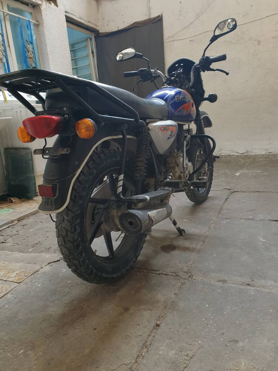 السلام عليكم بوكسر موديل 23 مرقم تحويل ثاني يوم شوكت مايعجبك مكفوله كفاله عامه كهربائيات نكره سلف هندر كلشي شغال دبل اشاره موجوده استخدام شخصي اروح بيهة لشغل ورجع مداريهة دهن وبنزين دهن امزويل كل 8تيام ابدل سعر 2500 وبيهة مجال بسيط عنوان بغداد المدينه الصدر رقمي***********
