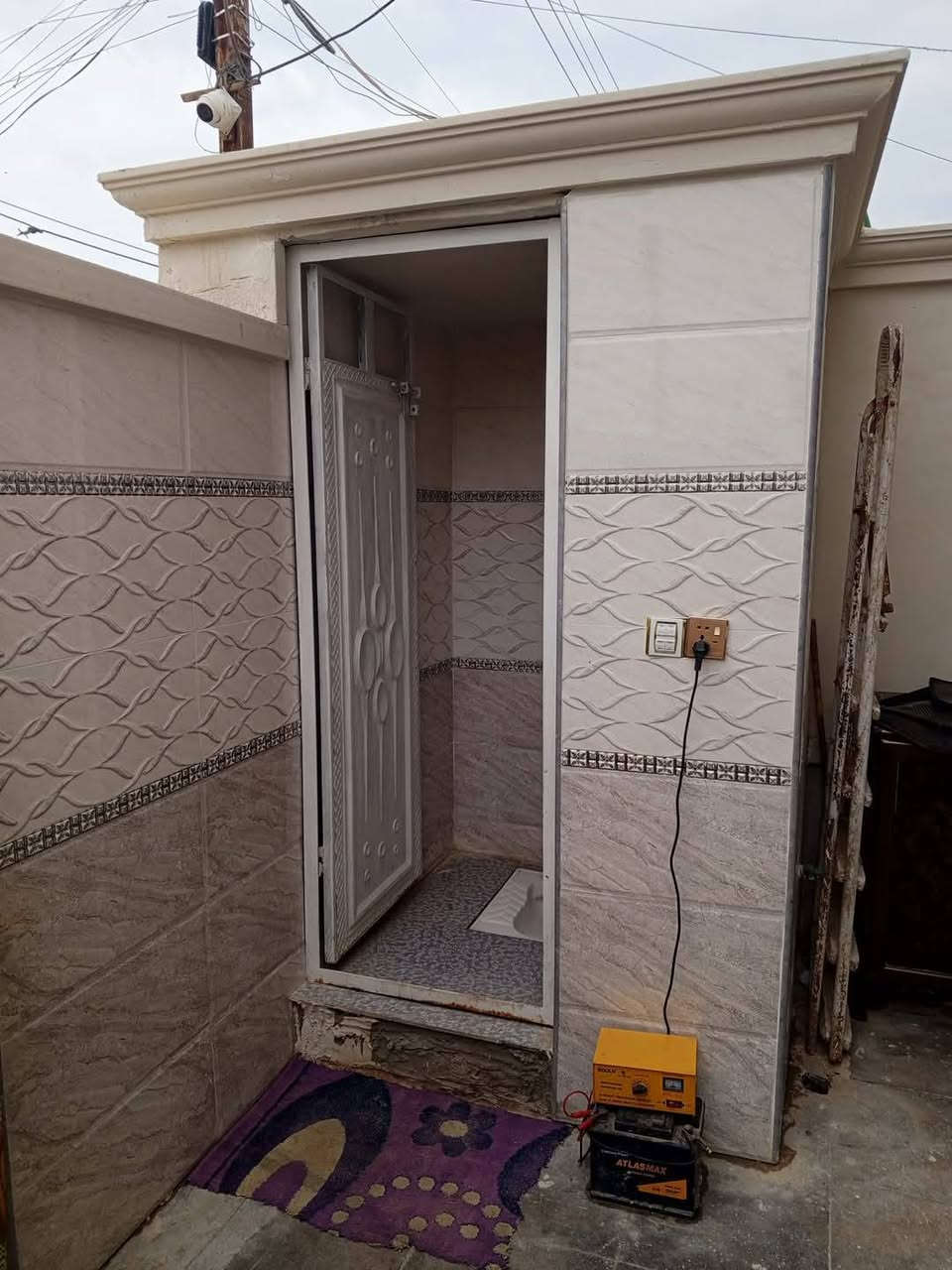 سلام عليكم البيت طابو ملك صرف للبيع 100متر غرف نوم 2 وحده سويت +استقبال +سطح شتايكر عنوان بغداد الحسينيه مال راشديه قرب العمارة مصري 
سعر 57 مليون بي مجال بصيط
***********
