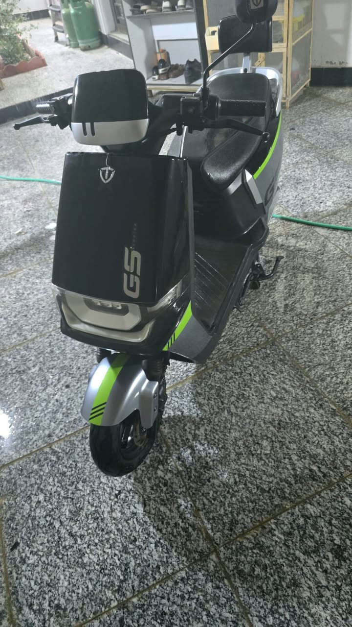 دراجة تسلا GS
جديدة نضيفة استعمال قليل وضمان من كل فتح برغي او عطل 
سعرها 750 الف كلش لوك
للاستفسار 
***********
مكان صاحبها - البصرة - حي بغداد 
تجيك اصولياتهة وشاحنتها
