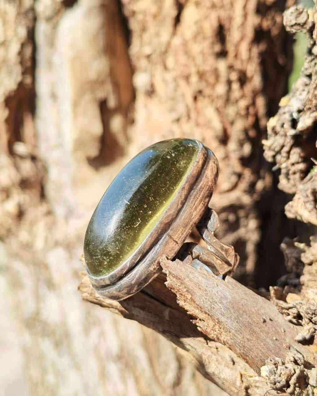 السلام عليكم در نفطي لون مميز جدا حجم الحجره ٤ س يعني خشن تواصل خاص او 0770 9826039
