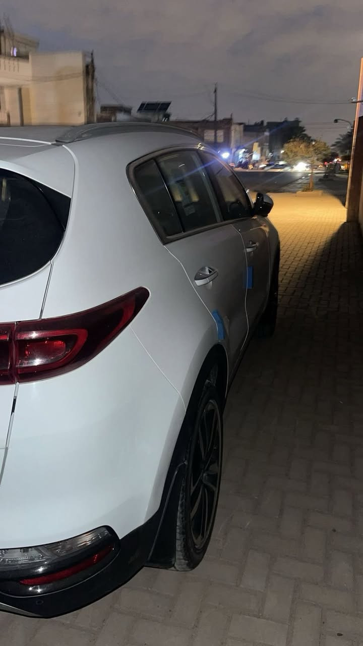 السلام عليكم
للبيع كيا سبورتج خليجي موديل 2019 رقم بغداد 

مواصفات بصمه قماره حدايد جلد تحكمات جهتين / محرك 2000 / داخل بيجي / تبريد قطعتين / مري شفط / شاشة اندرويد / حساسات امامي خلفي / ماشية 127 
كير ومحرك مكفولات ملاحضه بيه بارد على كد 4 صابع باب الخلفي وره سايق
السعر 210وبيها مجال 
للاستفسار الاتصال على الرقم ***********
مكان السيارة الدوره
