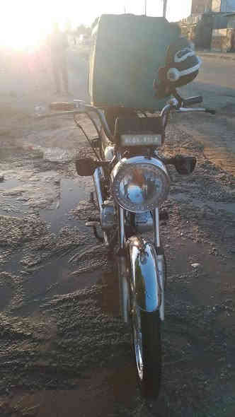 دراجه نضيفه ومحركه صالي شهر من ماخذه وبي ضمان 3اشهر حتى وصل الضمان انطيك يا بس اوراقها اشوي تعبانه اوديك راعيها واتروح ويا اتسوي الوراق باسمك اذا تحب سعر اتصل عليه وتدلل: ***********
