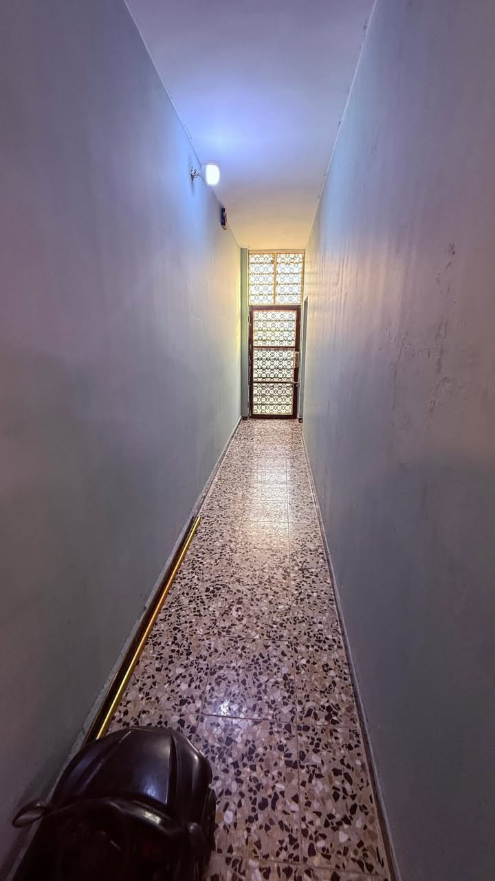 بيت للبيع جديد زراعي سند 25 ملك شخصي إقرار محكمة  مساحة البيت 100متر واجه 5 نزال 20 والمنطقة من ضمن القرار الجديد تتحول سند طابو صرف السعر 46مليون مع الاثاث وبي مجال بسيط الموقع بغداد منطقة بوب الشام يم مجمع الأرض الزكية مدخل المعسكر للبيع مع الاثاث وبدون اثاث الاتصال على الرقم ***********
