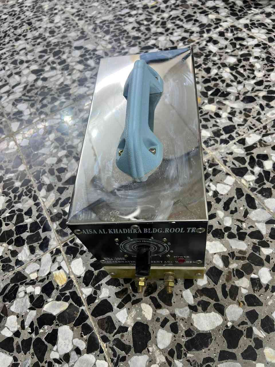 عندي 5 قطع مكانه لحام صناعيه درجه أولى
وزن ثقيل جداً جديده غير مستعمله تلحم سنك وتلحم تو فيرز سعر القطعه 45 يوجد توصيل لكل العراق الملف راصطه

وتساب فقط ما متواجد على فيس ***********

