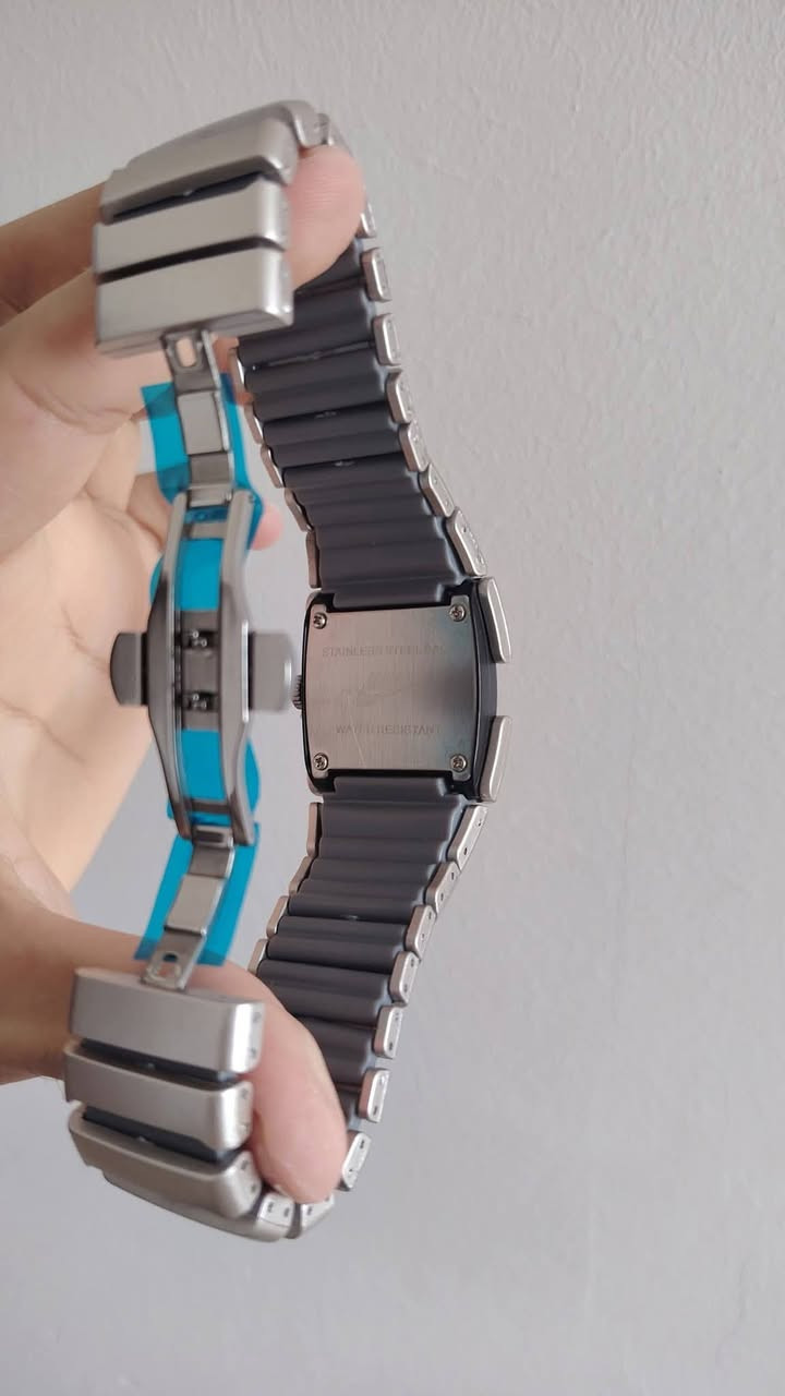 قطعه نايك الاصلي العالميه قفل فراشة ظهر مختم وبراغي ضد الماء سعرها(13) الف دينار فقط شراي يتفضل خاص ويوجد توصيل


**إذا كنت صاحب هذا الإعلان وتريد حذفه لأي سبب، رجاءا أرسل رسالة إلى الدعم الفني**