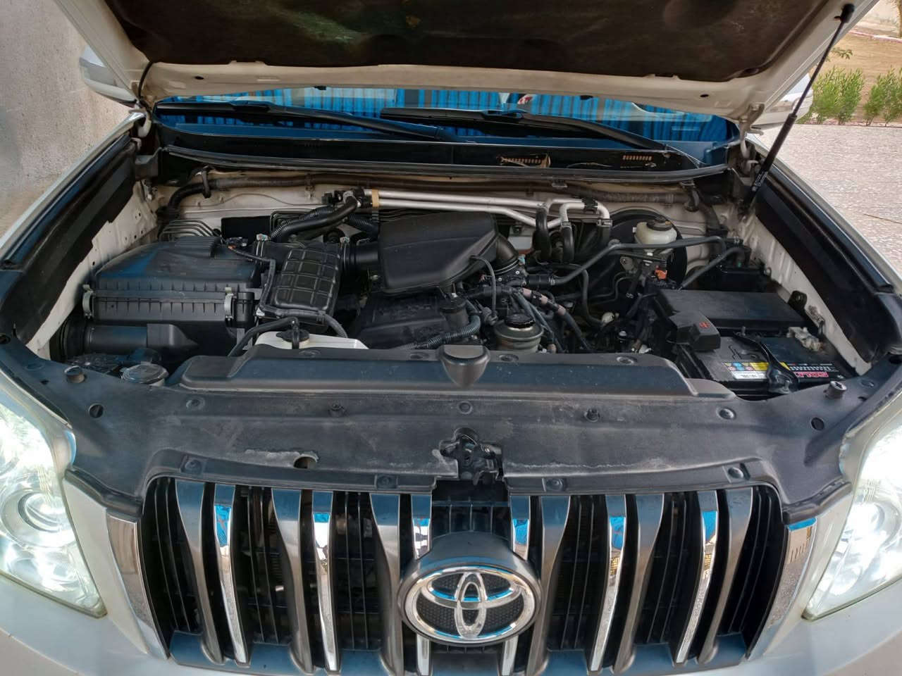 السلام عليكم للبيع تويوتا ابرادو موديل 2011 مواصفات سبير تعليك بلادي مري كهرباء شاشه كار بلي 4 سلندر مكينه وكير مكفول مامفتوحات عل وضع الشركة ماشيه 174 لف حقيقي السياره مكفول من صبغ اوتبديل كفالة عامه وصور السونار بل المنشور تخم تاير وحداديه جديده رقم اربيل بسمي سنويه جديده هزه اوفحص مكان السياره بغداد السعر 235  اتصال ***********
