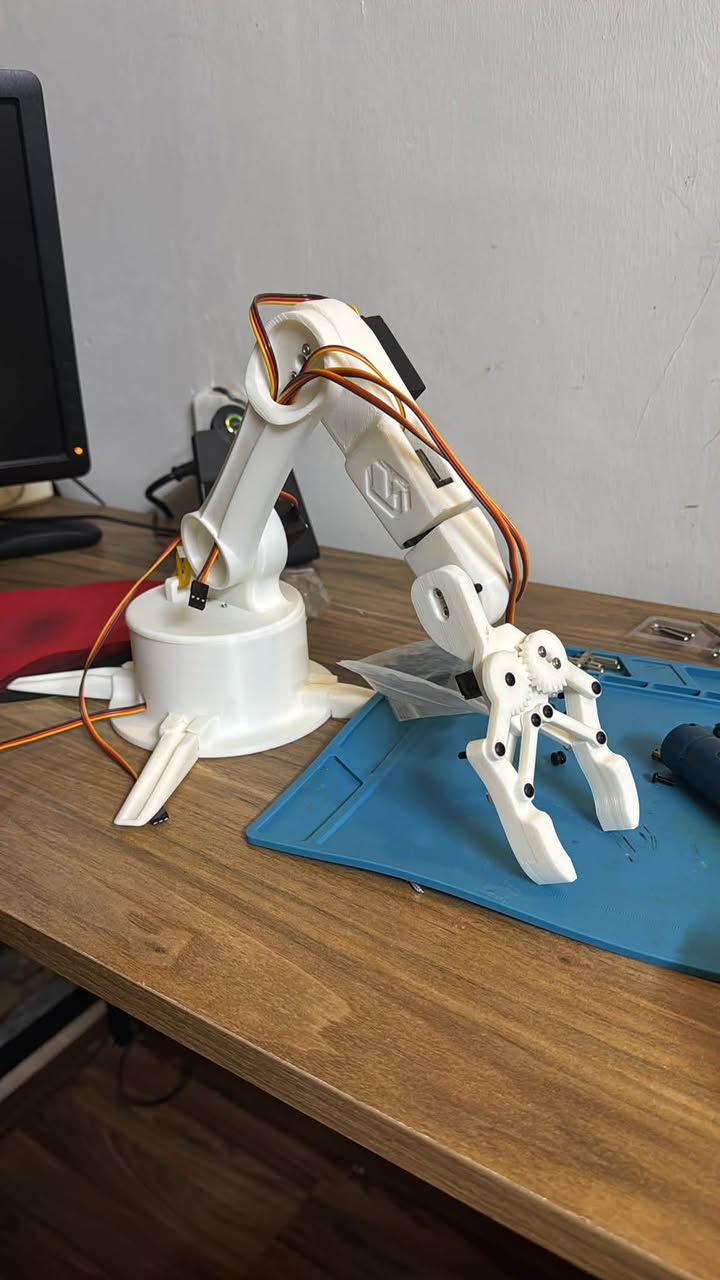 anycubic mega s

نظيفة واستخدام قليل فقط استخدمتها لمشاريع الجامعة وبحث التخرج 
الطبع ماله ممتاز ويا اثنين فلمنت ابيض وبنفسجي فاتح 
وايضا ويا بيد جديد بالباكيت مامستخدم 
سعره ٢٠٠ الف مع التوصيل 
*********** متواجد واتساب
