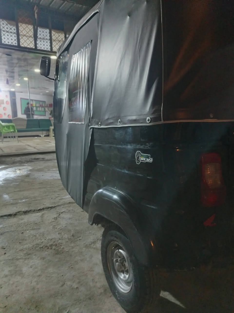 تكتك موديل 18 اوراق اصولي اتكفلك للترقيم 
تكتك دوشمه جديد كاعيات جديده جادر جديد 
تخم تاير جديد محرك 20 فول نضافه ونعومه
 كلجات جديده ما ناقصها اي شي كبل للشارع
مكاني القاسم السعر 4 ملاين بيها مجال بسيط 
رقم تليفون ***********
