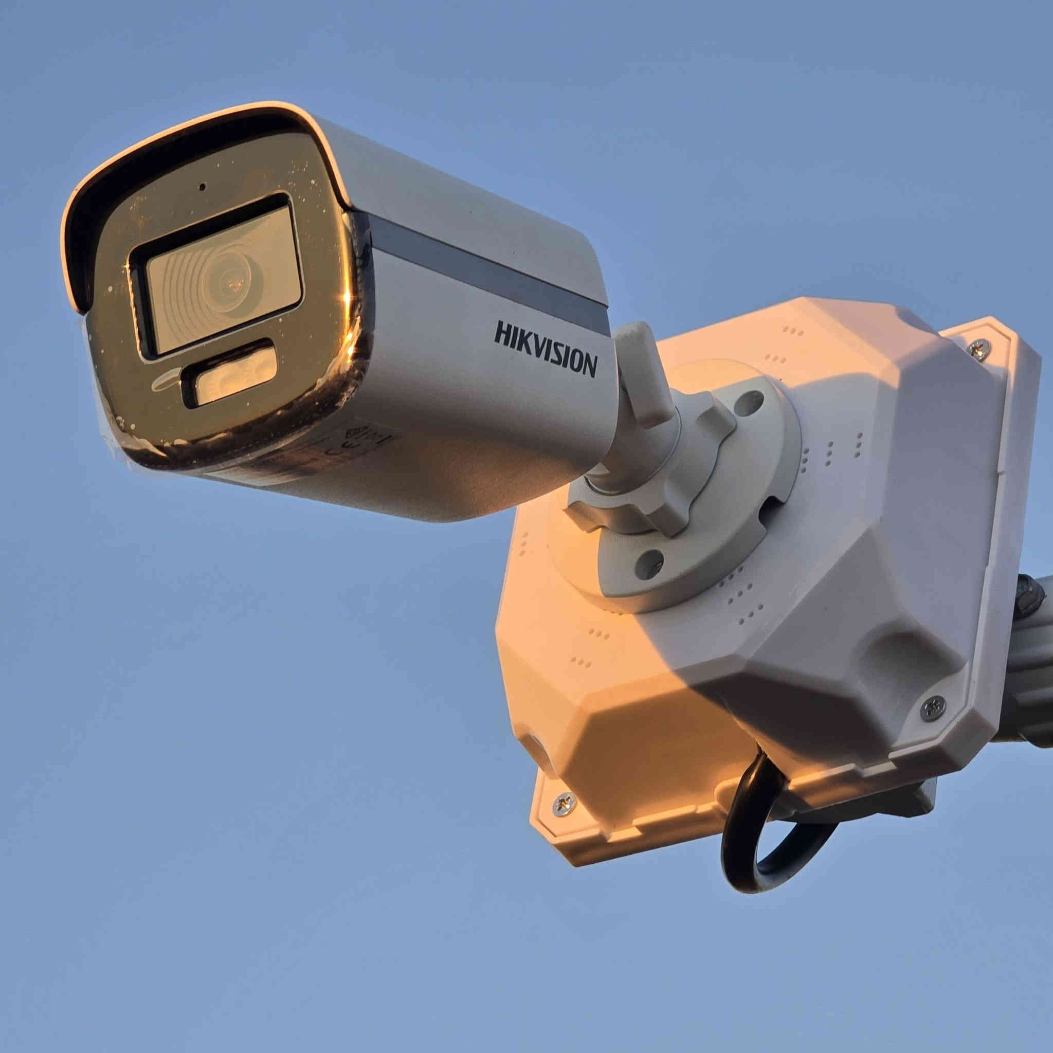 #الحمدلله
تم بفضل الله ....
تنصيب منظومة كاميرات ماركة هيك فژن
 بدقة 6mp
((طبعاًالجهاز والمحولات والوايرات صارن بالبيتونة مع تسليك كيبل hd للبلازما)) 
في ديالى ناحية الوجيهية 
ومن الله التوفيق 
***********
***********
