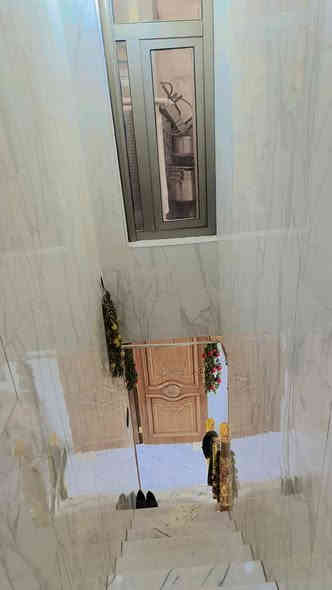 السلام عليكم. من رخصة المسؤول 
للبيع دار سكني، ملك صرف، مساحة 64متر، بناء حديث طابقين، في الكاظمية حي الحسين، السعر 260 مليون وبي مجال للاتصال على *********** بغداد
