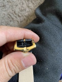 ساعات • للبيع