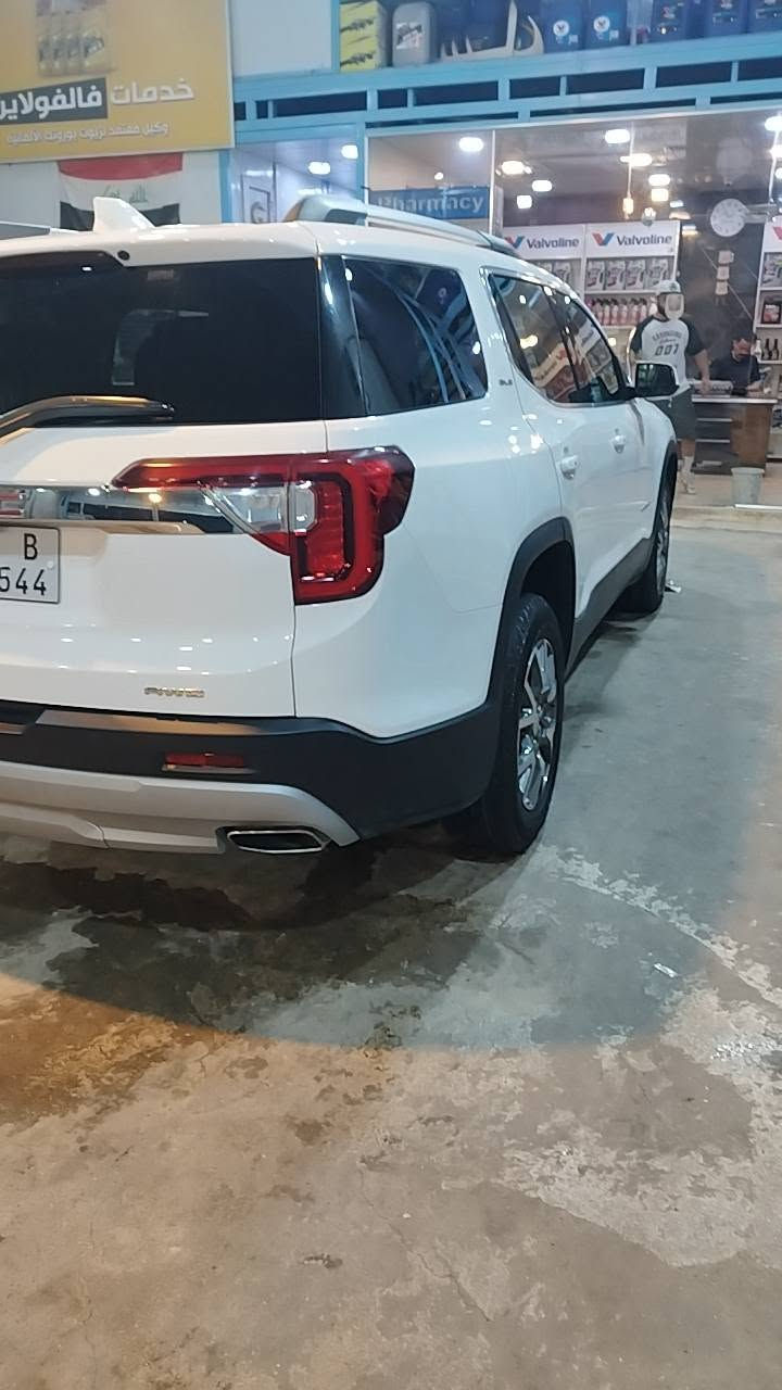 GMC Acadia 2023 فئة SLE AWD -
• ليتات هالوجين + LED نهاري •
 مرايا كهربائية مع إشارة LED •
 روف راك فضي • 
إكزوست كروم  •
 حساسات خلفية •
 كاميرا خلفية HD •
 دخول ذكي + تشغيل بصمة 
نضام AWD  دفع رباعي منفصل 

 أنظمة الأمان •
 7 وسائد هوائية • فرامل طوارئ أوتوماتيك AEB •
 تنبيه الاصطدام الأمامي FCA • 
نظام البقاء في المسار LKA •
 تنبيه النقطة العمياء SBS • 
تنبيه حركة المرور الخلفية RCTA • 
نظام Teen Driver • 
نظام OnStar •
 مانع تشغيل المحرك ضد السرقة
...... 
رقم سليمانيه بسمي مكان  السيارة بغداد 
عداد 45 الف mi
............ 
س ع ر 220 $ 
......... 
***********
***********
