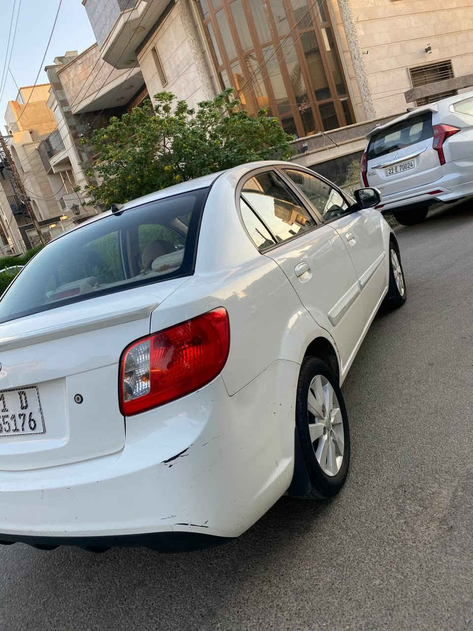 السلام عليكم من رحصت الادمن ريو موديل 12فقط بابتين صبغ اثر طخه والباقي مكفول كير محرك مكفولات تبريد شغال ثلج تتفئه صدر خلفي امامي جديد داخل جديد كهربائيات كلهه شغاله 
تخم تاير جديد سيد اواكس 
رقم بغداد بسمي هزه جديده رقم جديد دولي ثاني يرم تحويلهه 
السعر 85 وبيها مجال بسيط 
مكاني بغداد المنصور 
وهاذا رقمي ***********
