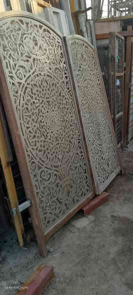 عندي باب طلاكتين البيع العرض مترين وطول مترين ***********
