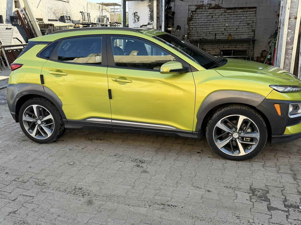 سياره كونه لون مميز ٢٠١٩ حادثه بجم صور الحادث موجوده وبيها شكم قطعه صبغ تبين بلسونار
مكينه ١٦٠٠ تيربو فول. 
بصمه 
حساسات أماميه خلفيه 
راذارات 
كشنات جلد كهربائي 
تبريد قطعه وحده 
فتحه 
تحكم ستيرن جهتين 
أشاير بلمري وبعد بيها مواصفات 
وبيها شكم طخه كما موضح بلصور 
السعر ١٢٥$ وبيها مجال بسيط
العنوان بغداد السياره باسمي 
رقم تلفون ***********
