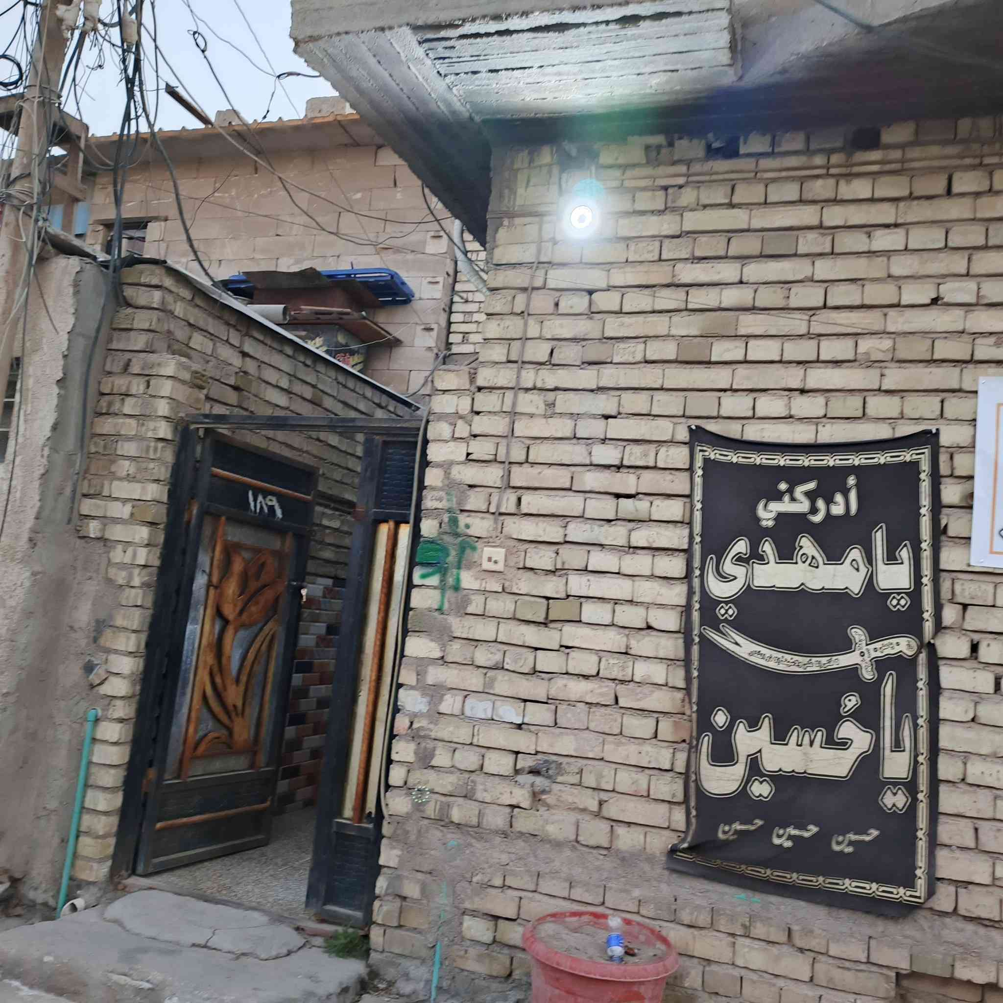 السلام عليكم عندي بيت مساحه 80 متر طابقين مسلح سيراميك المكان مقابيل كاتب عدل شارع المدارس مستشفى الشعب الجديده مقابيلنه مجمع الزهراء السكني للاستفسار مراسله الصفحه او الرقم ***********
