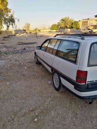 اوبل اوميكا ٩٣ سنويه ورقم  جديد بسمي  السعر٢٥ 07709860103